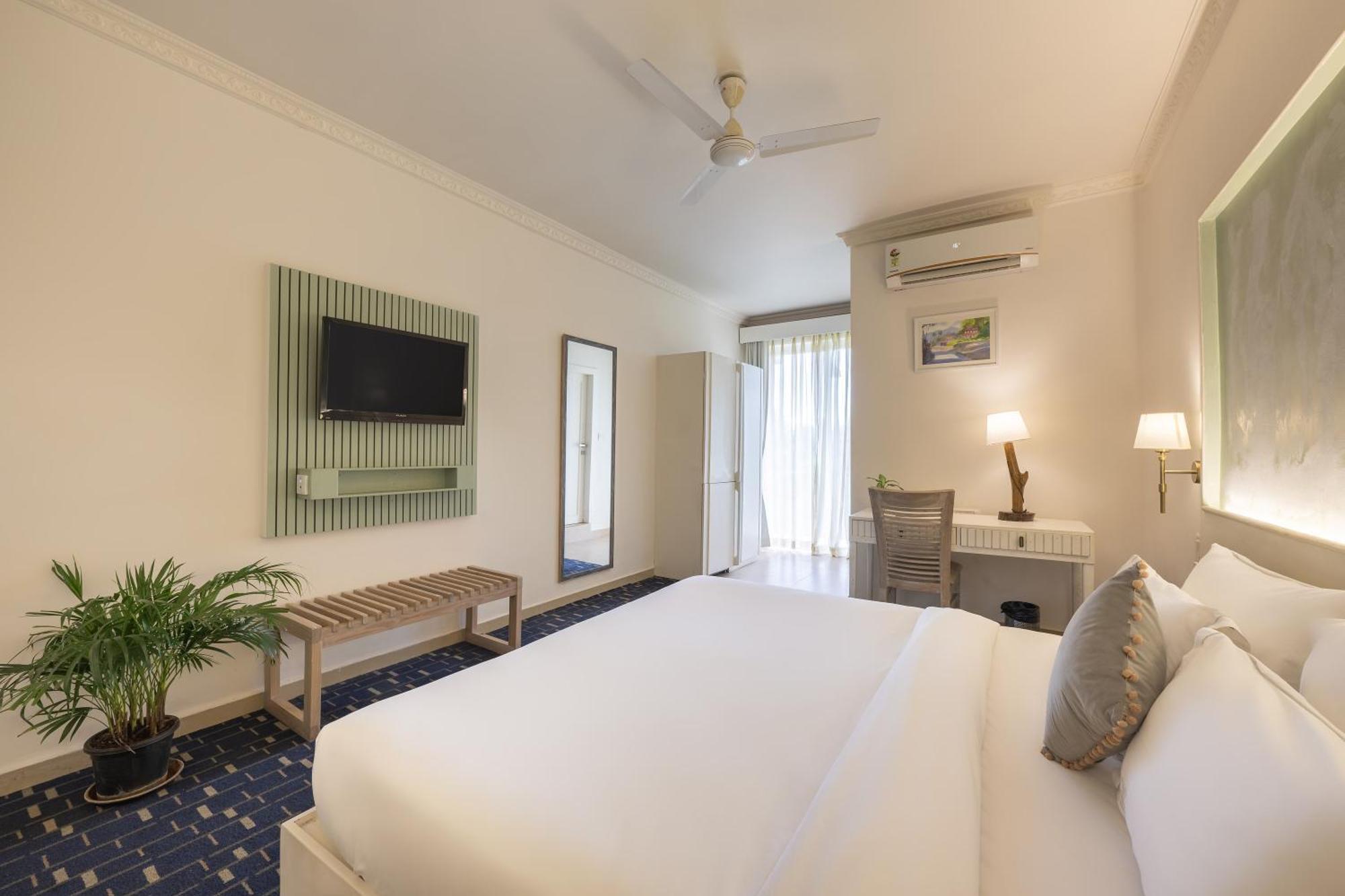 Hotel Echor Samara Morjim Goa Sea View Restro Extérieur photo