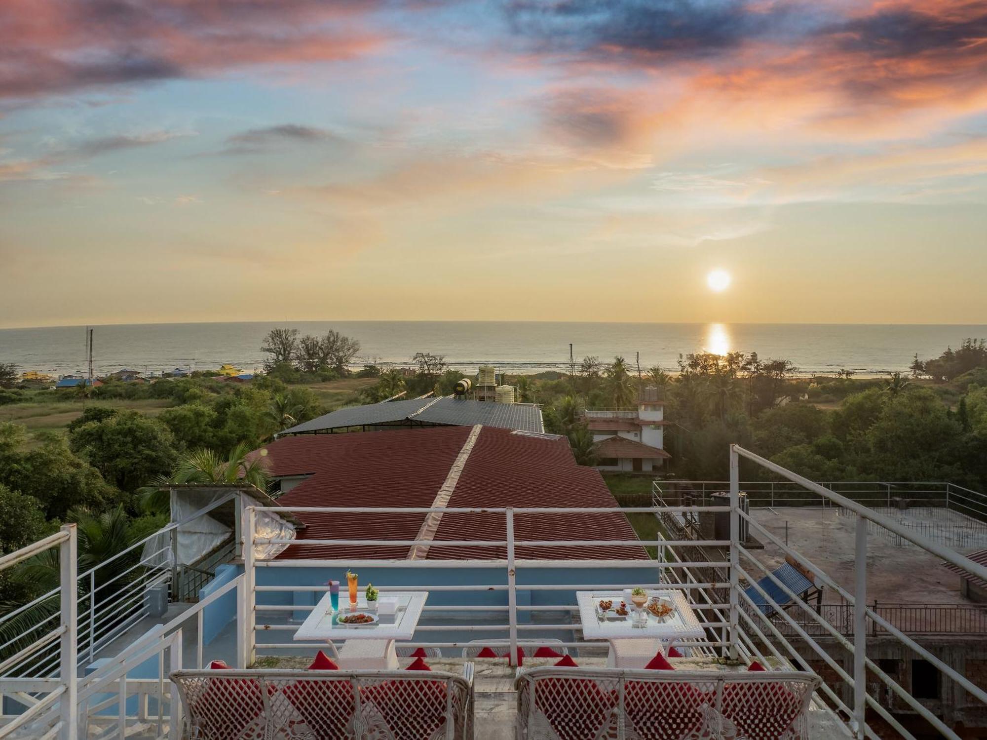 Hotel Echor Samara Morjim Goa Sea View Restro Extérieur photo